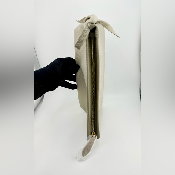 Burberry Unisex Toiletry Bag or Cosmetic Case with Box - Picture 11 of 12